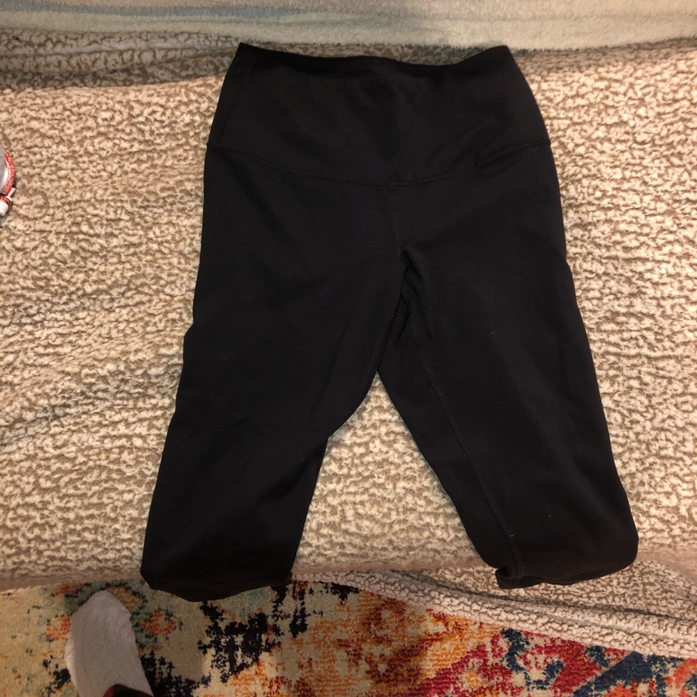 Black yogalicious cropped workout leggings